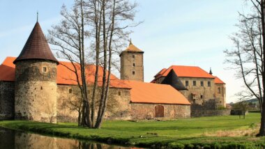 Ze Štěpánovic přes zříceninu Kokšín do Švihova / TOTEM Místo setkávání se