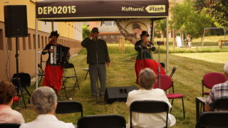 Bolevec ožil zpěvem, hudbou, rozhovory i vůní kávy či opečeného buřtu! / 42