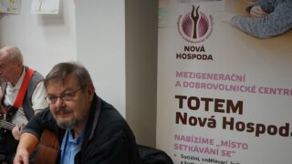 DOBROVOLNÍCI PODPORUJÍCÍ TOTEM / 6
