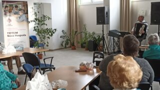Posezení s harmonikou / 6