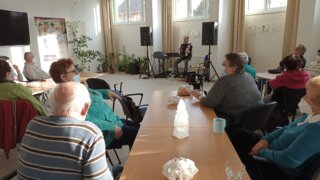 Posezení s harmonikou / 8