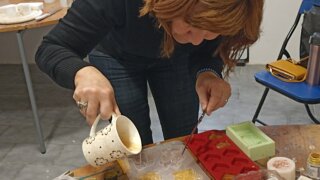 Setkání Klubu čtecích babiček a dědečků - výroba mýdel / 19