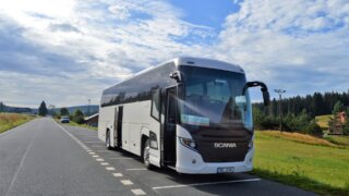 Autobusem za hranice všedních dnů... Autobusem za hranice všedních dnů... / TOTEM Místo setkávání se