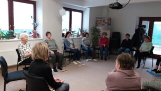 Cvičení na židlích s Mirkou / 1