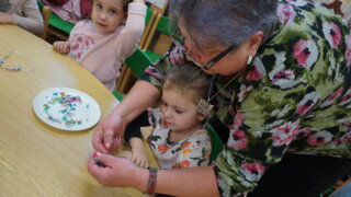 Mezigenerační setkání s Kytičkou - drátování / 13