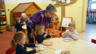 Mezigenerační setkání s Pohádkou - drátování / 7