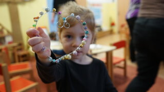 Mezigenerační setkání s Pohádkou - drátování / 12