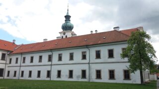 K letohrádku Hvězda / 32