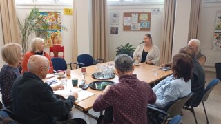 V moderních talířích se už docela vyznáme... / TOTEM 