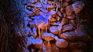 Kompas v solné jeskyni / 2