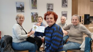 Radost beze slov zaplnila prostory banky: Ohlédnutí za vernisáží TOTEM Art / TOTEM Místo setkávání se