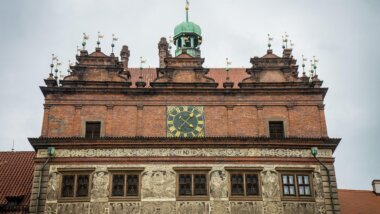 Alšova plzeňská sgrafita / TOTEM 